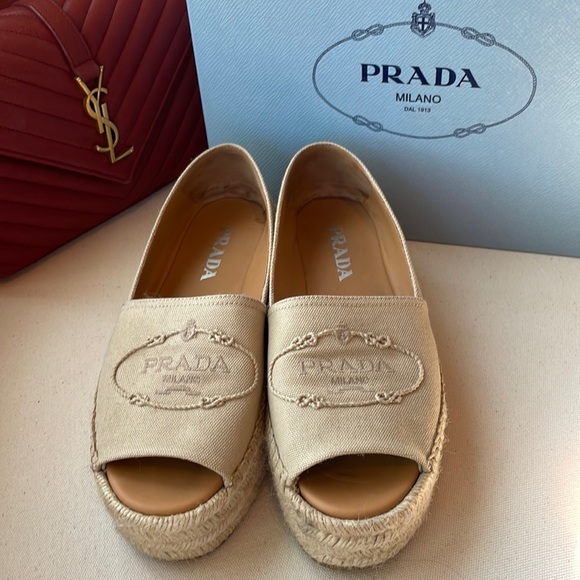 Prada - Picture 1 of 10
